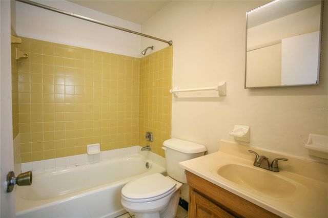 1421 NW 6TH PLACE, Gainesville, FL 32603