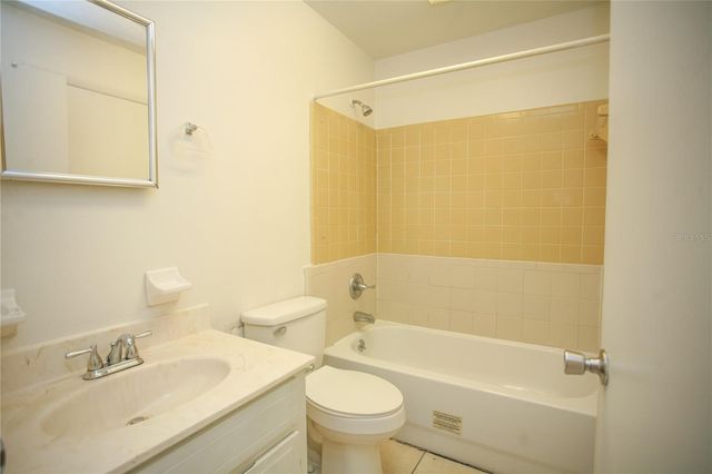 1421 NW 6TH PLACE, Gainesville, FL 32603