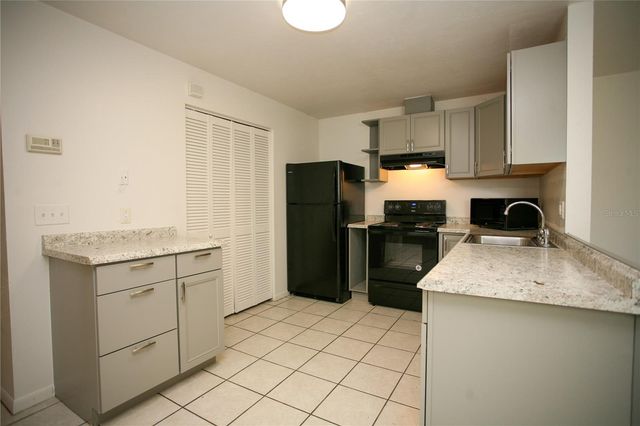 1421 NW 6TH PLACE, Gainesville, FL 32603