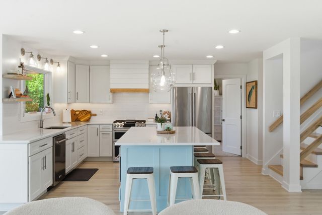 7611 S Indian Lake Drive, Brady Twp, MI 49097
