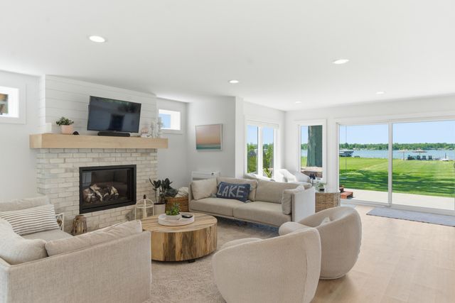 7611 S Indian Lake Drive, Brady Twp, MI 49097