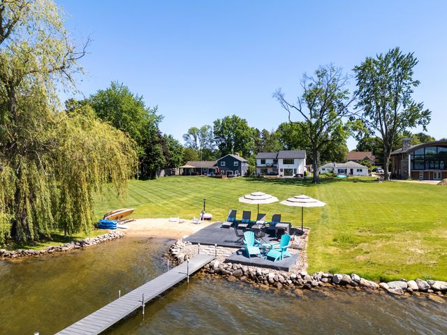 7611 S Indian Lake Drive, Brady Twp, MI 49097