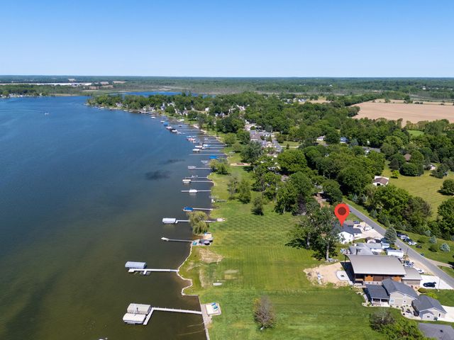 7611 S Indian Lake Drive, Brady Twp, MI 49097