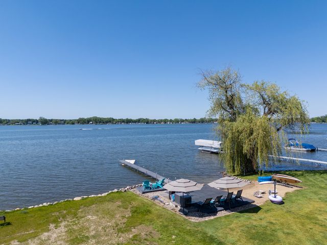 7611 S Indian Lake Drive, Brady Twp, MI 49097