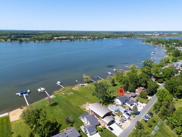7611 S Indian Lake Drive, Brady Twp, MI 49097