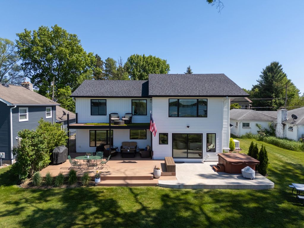 7611 S Indian Lake Drive, Brady Twp, MI 49097