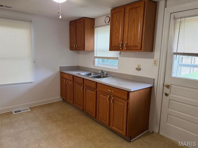 612 S 21st Street, Belleville, IL 62226