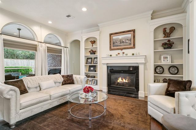 2 Lenox Hill Drive, The Woodlands, TX 77382