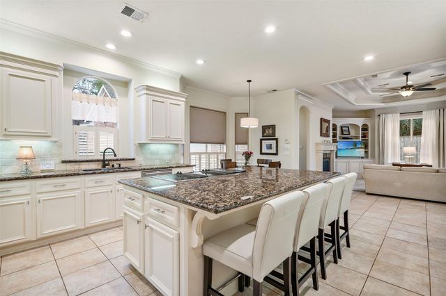 2 Lenox Hill Drive, The Woodlands, TX 77382