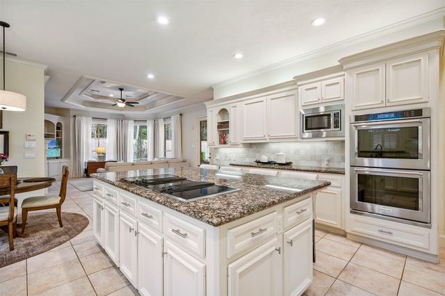 2 Lenox Hill Drive, The Woodlands, TX 77382