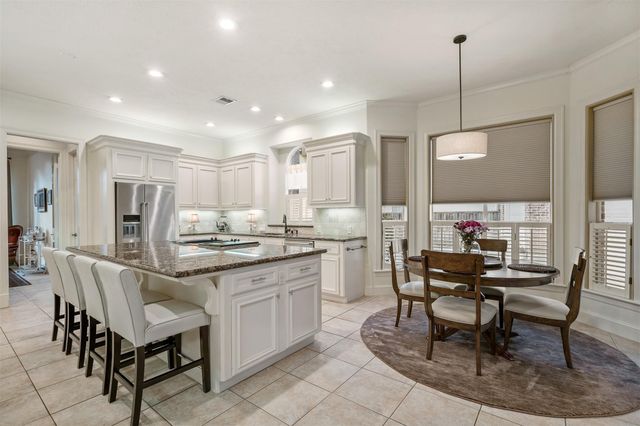 2 Lenox Hill Drive, The Woodlands, TX 77382