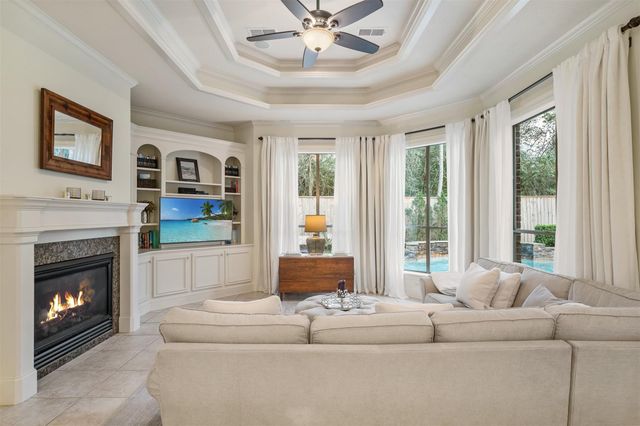 2 Lenox Hill Drive, The Woodlands, TX 77382