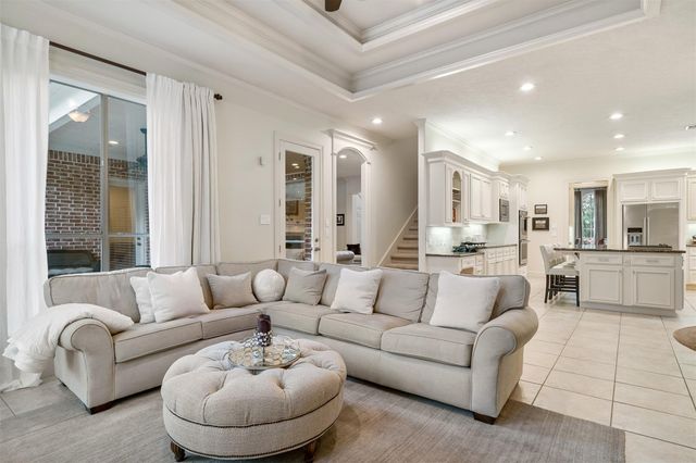 2 Lenox Hill Drive, The Woodlands, TX 77382