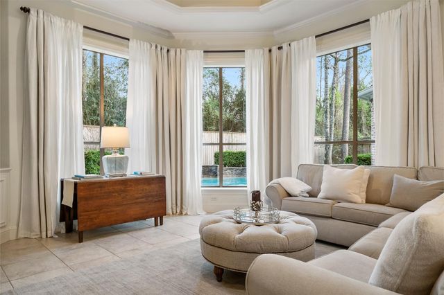 2 Lenox Hill Drive, The Woodlands, TX 77382