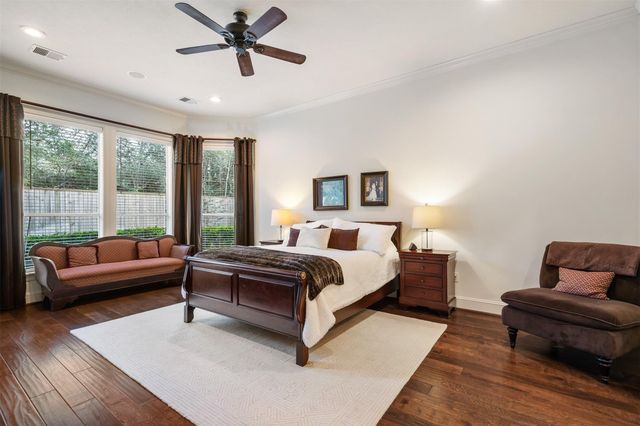 2 Lenox Hill Drive, The Woodlands, TX 77382