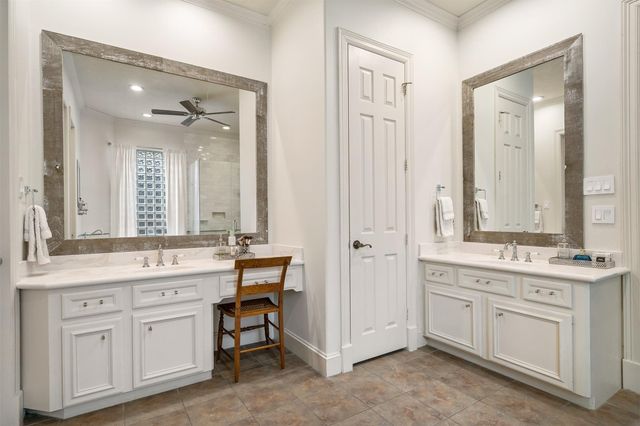 2 Lenox Hill Drive, The Woodlands, TX 77382