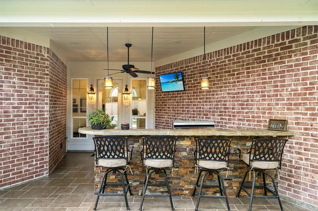2 Lenox Hill Drive, The Woodlands, TX 77382
