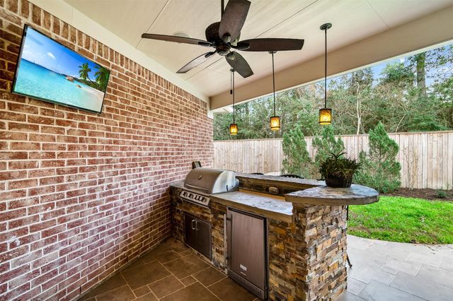 2 Lenox Hill Drive, The Woodlands, TX 77382