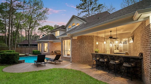 2 Lenox Hill Drive, The Woodlands, TX 77382