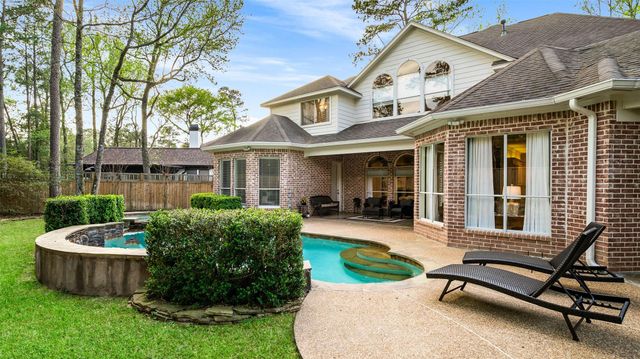 2 Lenox Hill Drive, The Woodlands, TX 77382