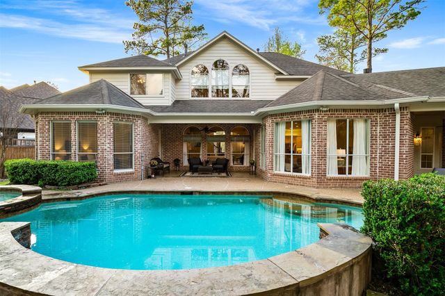 2 Lenox Hill Drive, The Woodlands, TX 77382