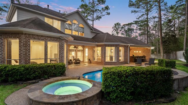 2 Lenox Hill Drive, The Woodlands, TX 77382