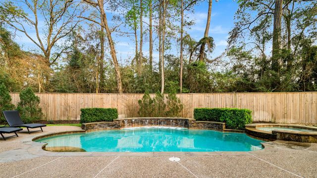 2 Lenox Hill Drive, The Woodlands, TX 77382