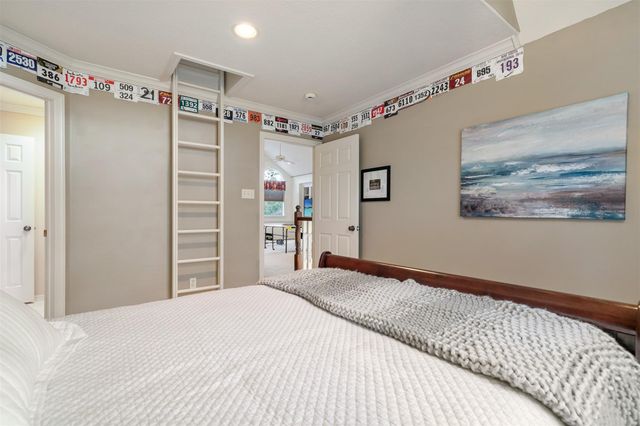 2 Lenox Hill Drive, The Woodlands, TX 77382