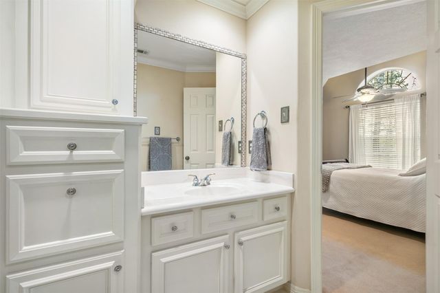 2 Lenox Hill Drive, The Woodlands, TX 77382