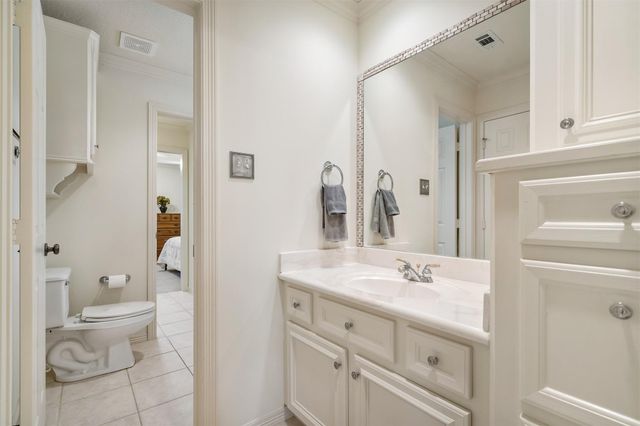 2 Lenox Hill Drive, The Woodlands, TX 77382