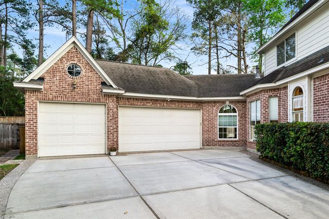2 Lenox Hill Drive, The Woodlands, TX 77382