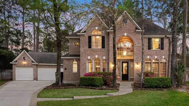 2 Lenox Hill Drive, The Woodlands, TX 77382