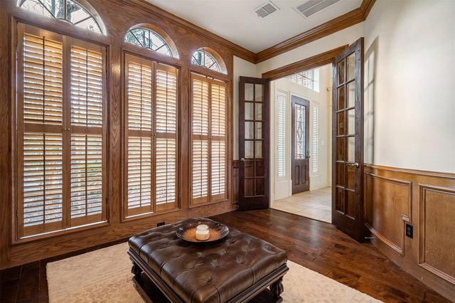 2 Lenox Hill Drive, The Woodlands, TX 77382