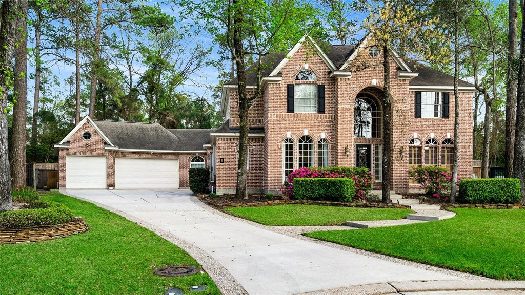 2 Lenox Hill Drive, The Woodlands, TX 77382