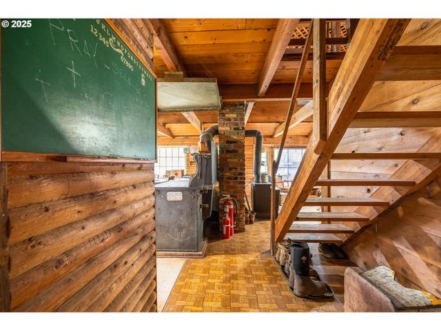 40440 BIG FALL CREEK Rd, Fall Creek, OR 97438