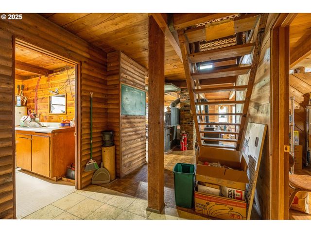 40440 BIG FALL CREEK Rd, Fall Creek, OR 97438