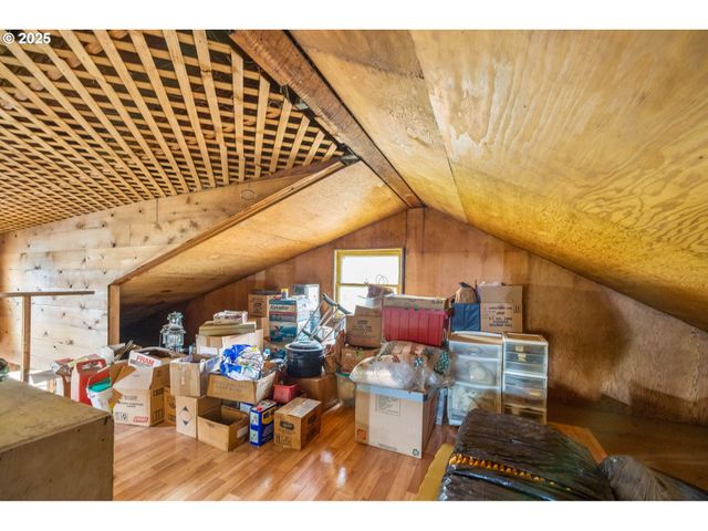 40440 BIG FALL CREEK Rd, Fall Creek, OR 97438