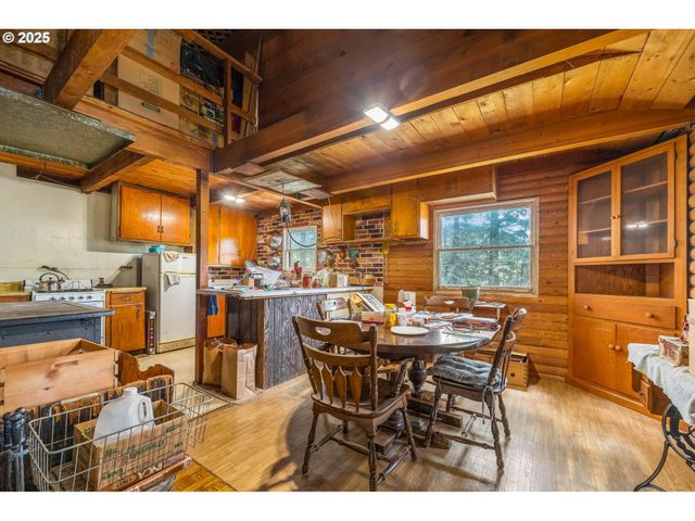 40440 BIG FALL CREEK Rd, Fall Creek, OR 97438