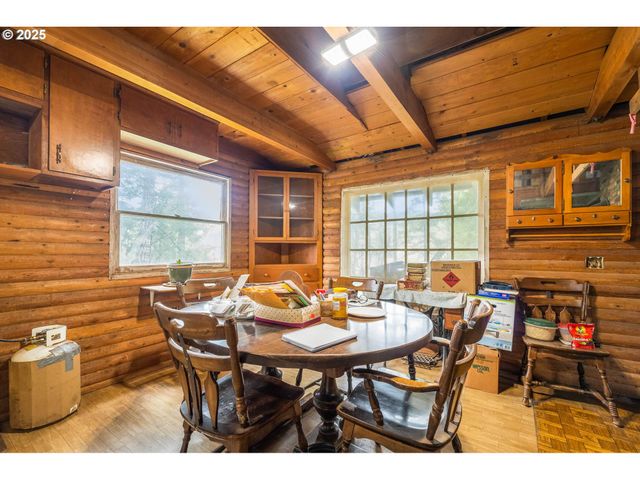 40440 BIG FALL CREEK Rd, Fall Creek, OR 97438