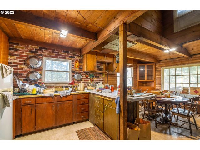 40440 BIG FALL CREEK Rd, Fall Creek, OR 97438