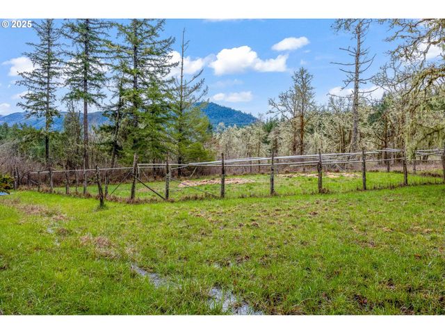 40440 BIG FALL CREEK Rd, Fall Creek, OR 97438