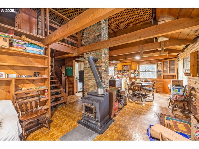 40440 BIG FALL CREEK Rd, Fall Creek, OR 97438