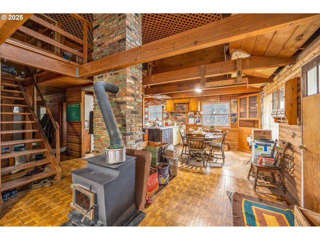 40440 BIG FALL CREEK Rd, Fall Creek, OR 97438