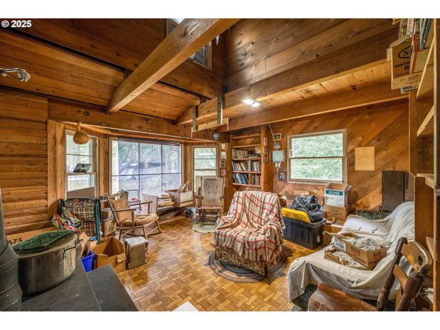 40440 BIG FALL CREEK Rd, Fall Creek, OR 97438