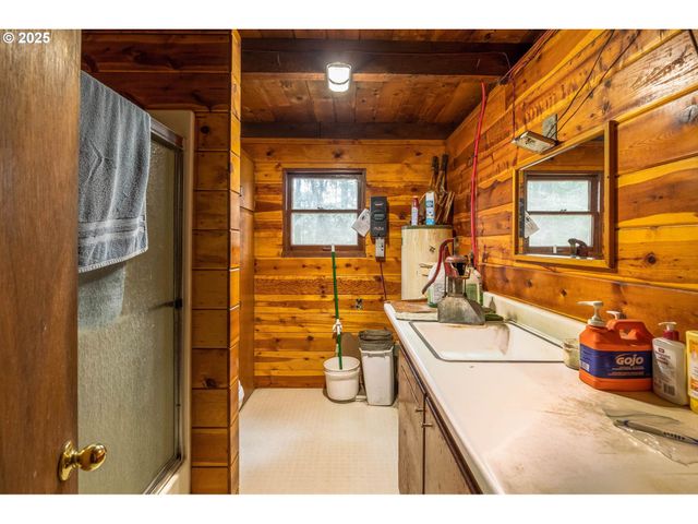 40440 BIG FALL CREEK Rd, Fall Creek, OR 97438