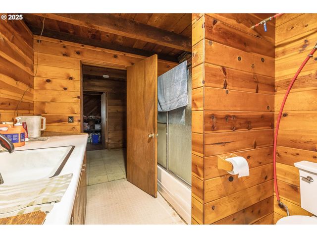 40440 BIG FALL CREEK Rd, Fall Creek, OR 97438