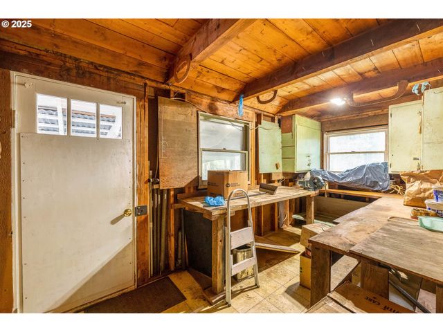 40440 BIG FALL CREEK Rd, Fall Creek, OR 97438