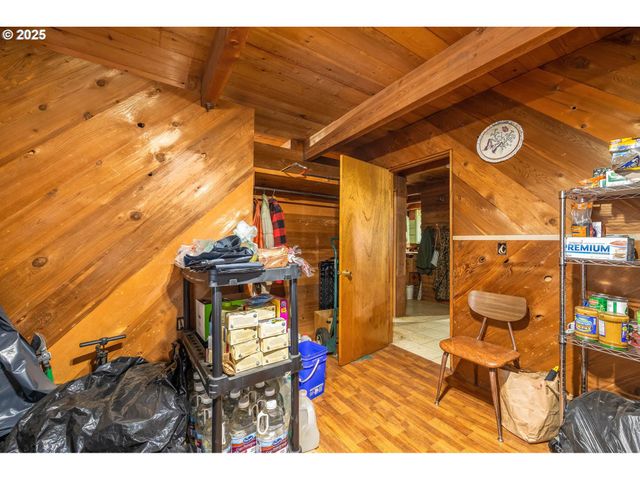 40440 BIG FALL CREEK Rd, Fall Creek, OR 97438