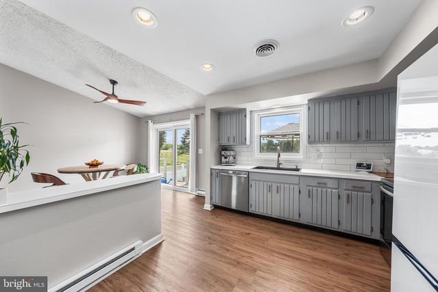 541 MOUNTAIN VIEW RD, Nazareth, PA 18064