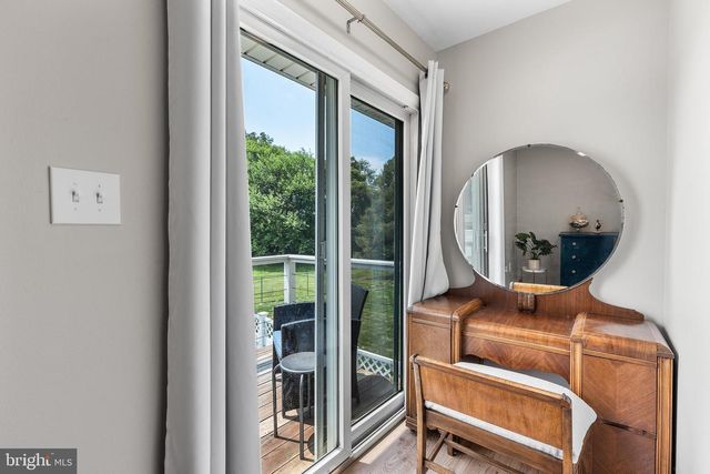 541 MOUNTAIN VIEW RD, Nazareth, PA 18064